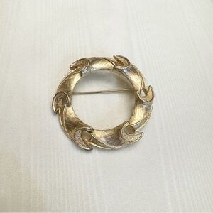 Vintage Weisner Gold Tone Brooch Pin